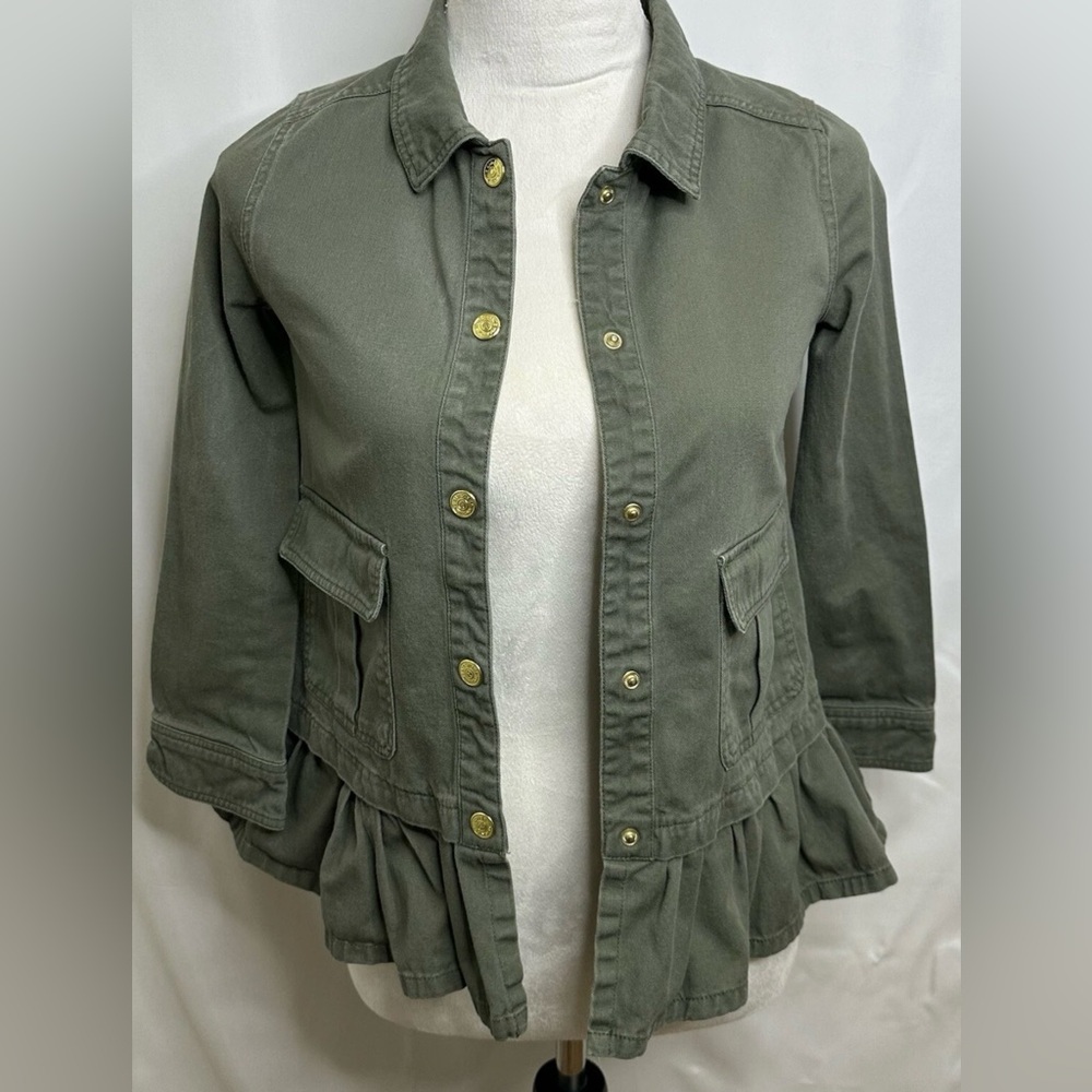 Kate Spade Green Jacket 
Size 140/10Y
Approx. 15 1/2” pit to pit, 21 1/2” length